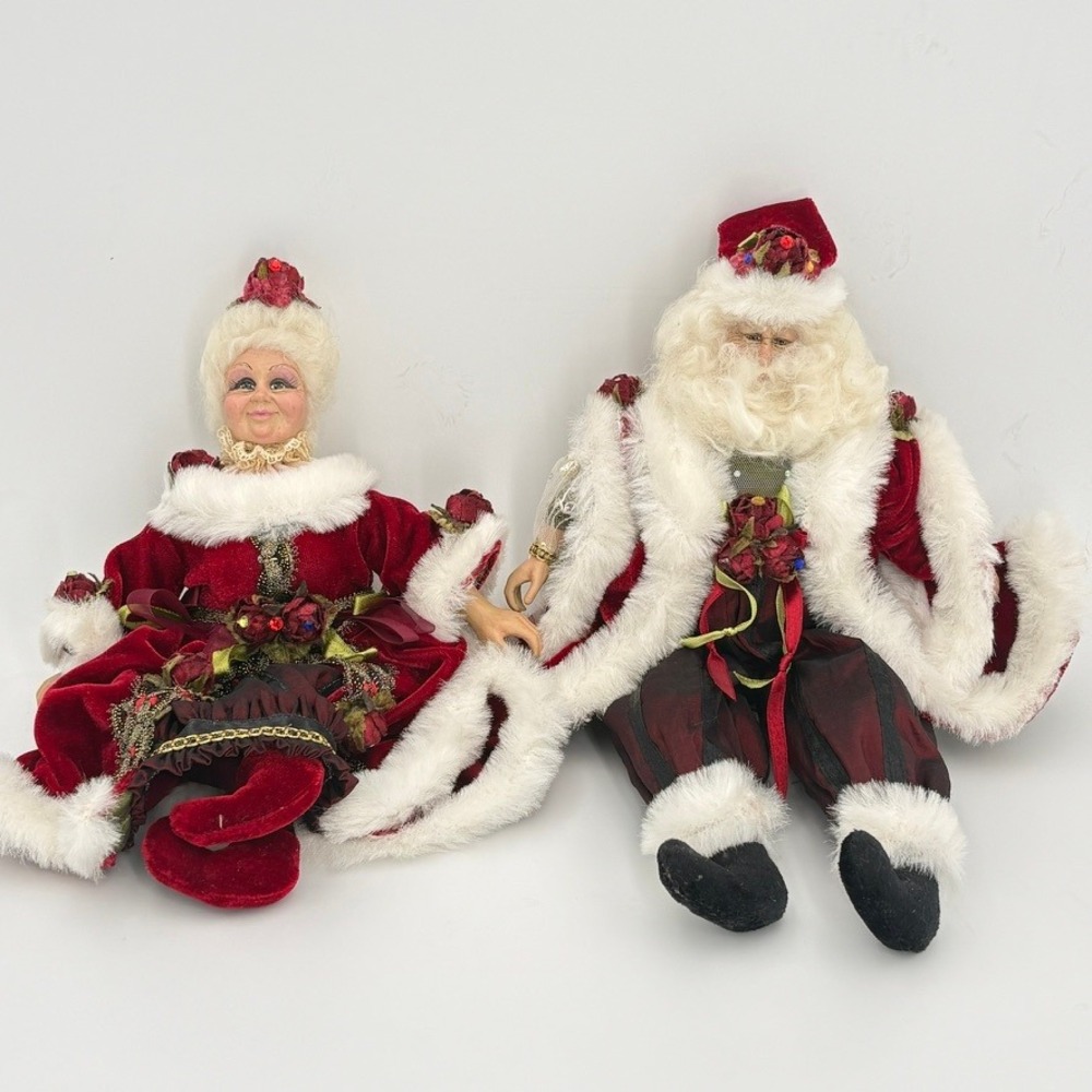 Wayne Kleski Santa and Mrs Claus Katherine's Collection Sitabout Dolls‎